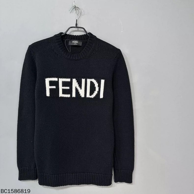 FENDI Logo Knitted Sweater in Black
