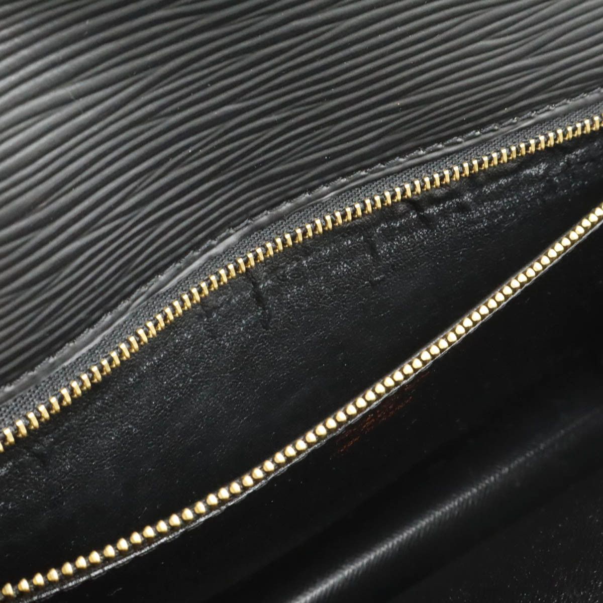Louis Vuitton Louis Vuitton Louis Vuitton Pochette Seliere Dragonne Epi Clutch Bag Leather Clutch Bag M52612 Size ONE SIZE - 6 Thumbnail