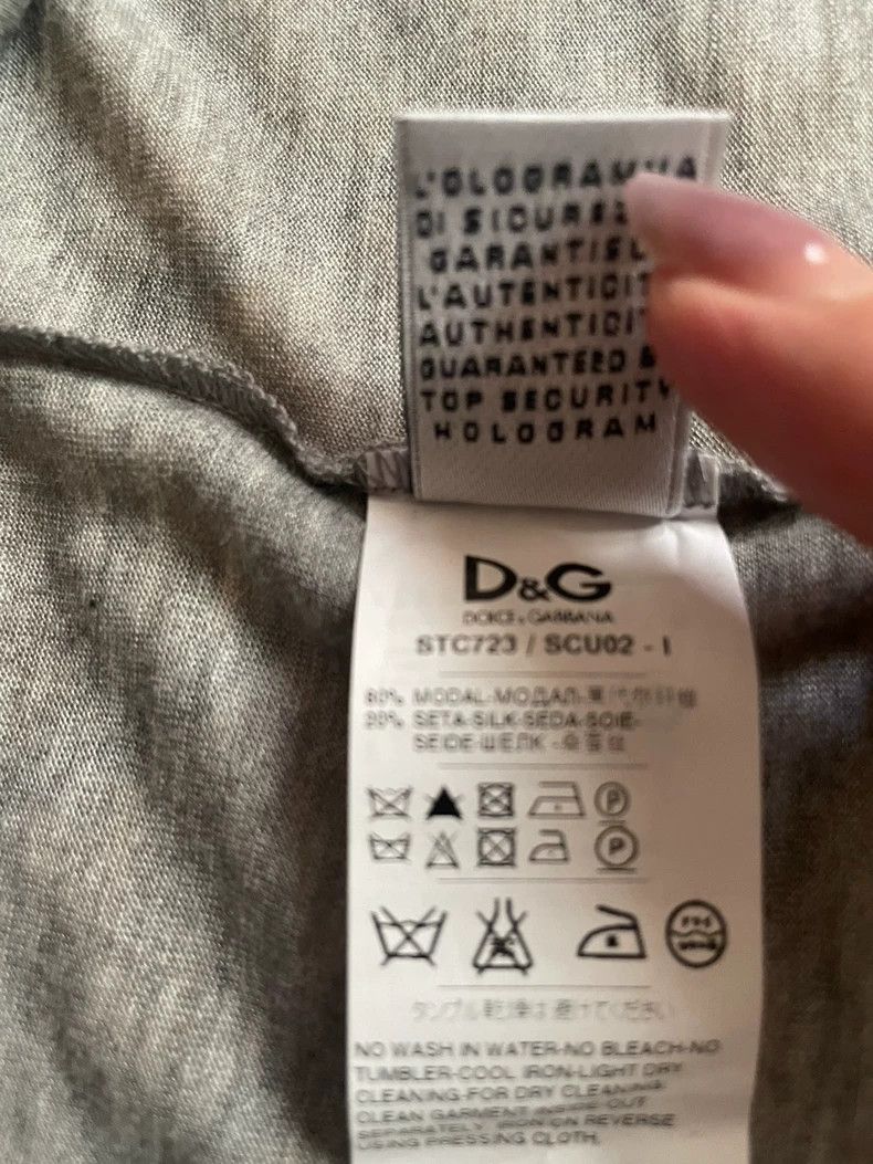 Dolce & Gabbana D&G Short Sleeve T-Shirt with V-Neck Design Size US L / EU 52-54 / 3 - 8 Thumbnail