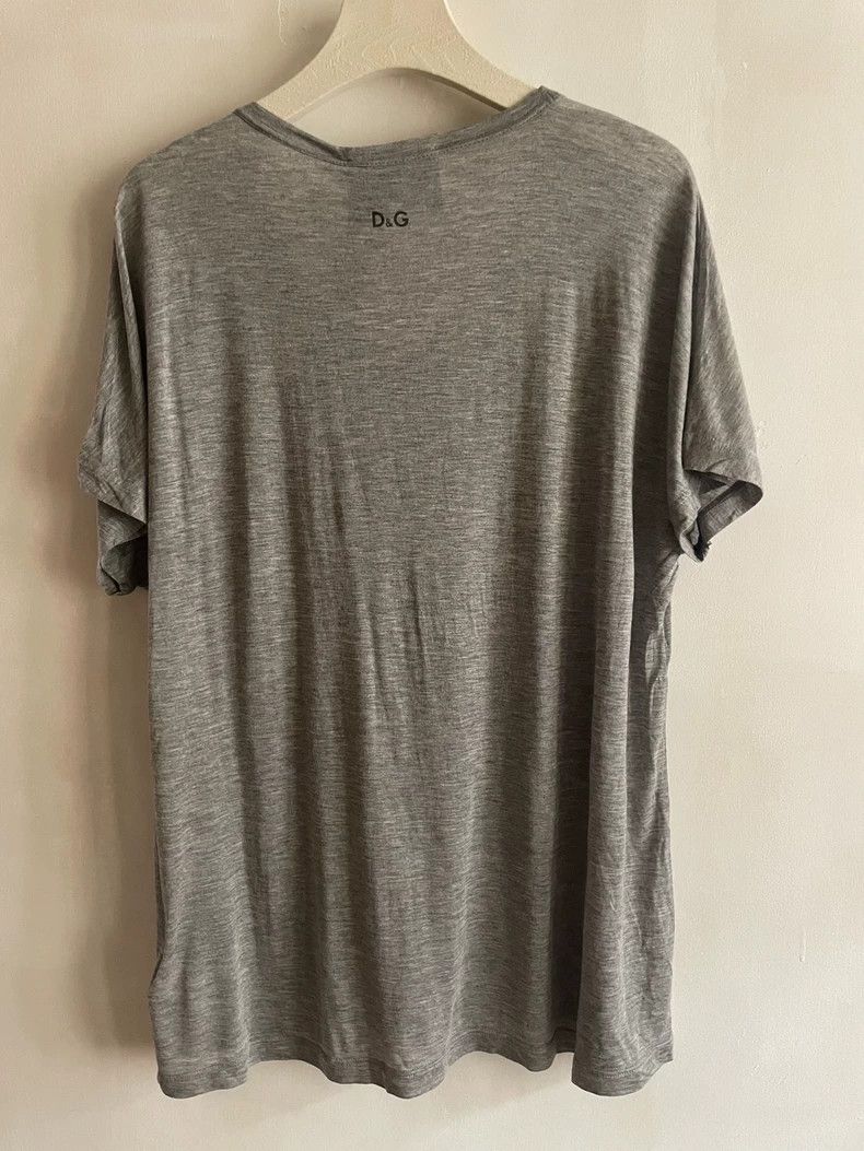 Dolce & Gabbana D&G Short Sleeve T-Shirt with V-Neck Design Size US L / EU 52-54 / 3 - 6 Thumbnail