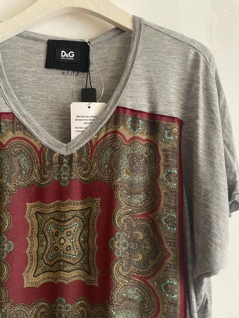 Dolce & Gabbana D&G Short Sleeve T-Shirt with V-Neck Design Size US L / EU 52-54 / 3 - 2 Thumbnail