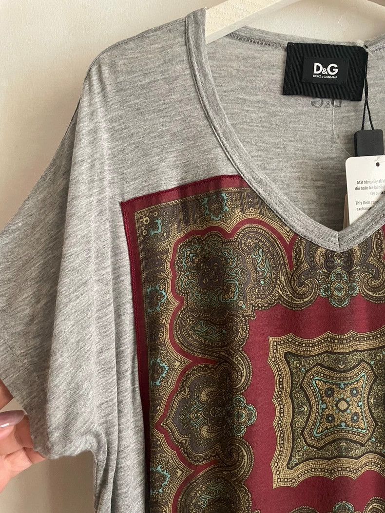 Dolce & Gabbana D&G Short Sleeve T-Shirt with V-Neck Design Size US L / EU 52-54 / 3 - 4 Thumbnail