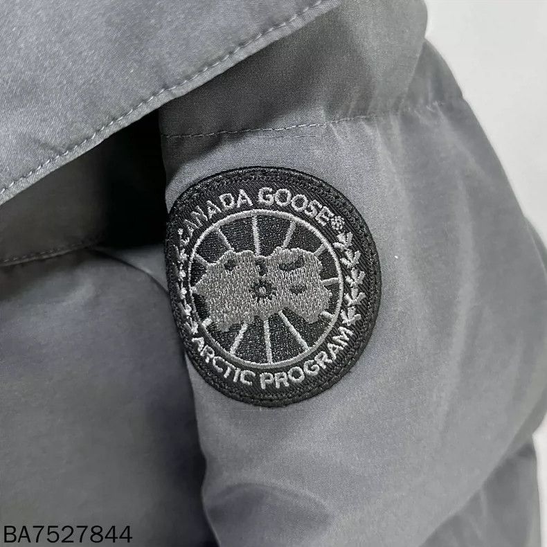 Canada Goose Canada Goose Down Jacket with Fur Hood Size US M / EU 48-50 / 2 - 4 Thumbnail