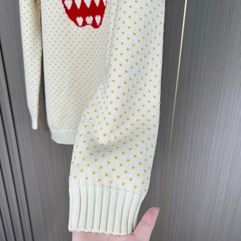Gucci Gucci Apple Heart Sweater Size XL-yf Size US XL / EU 56 / 4 - 5 Thumbnail