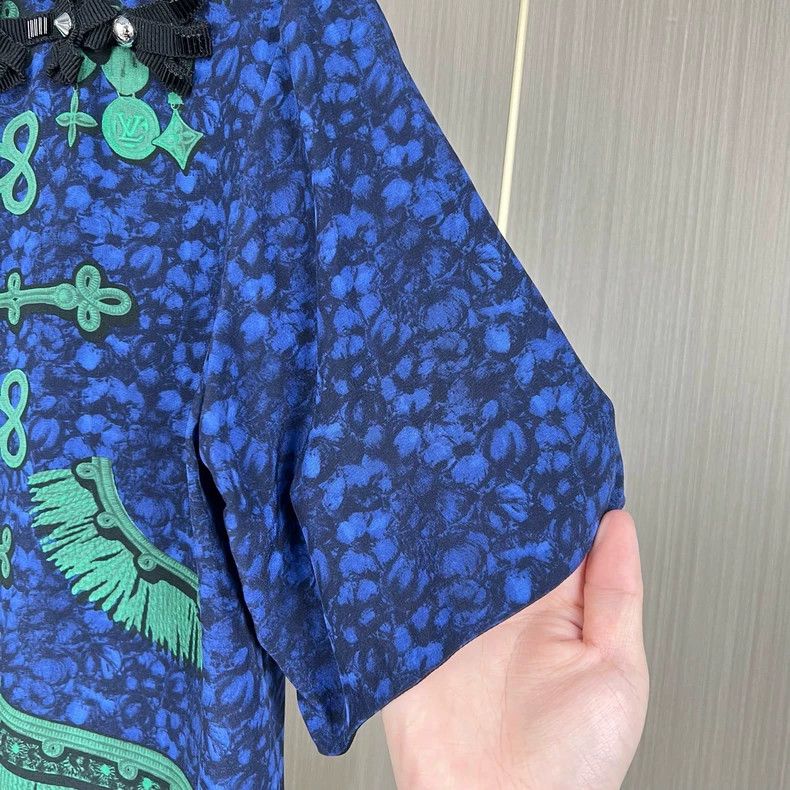 Louis Vuitton Louis Vuitton Short Sleeve Bow Tie Top-yf Size US S / EU 44-46 / 1 - 4 Thumbnail