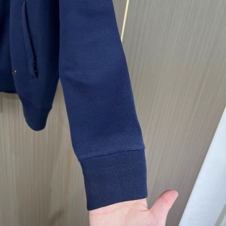 Louis Vuitton Louis Vuitton Hoodie with Small Logo-yf Size US XS / EU 42 / 0 - 4 Thumbnail