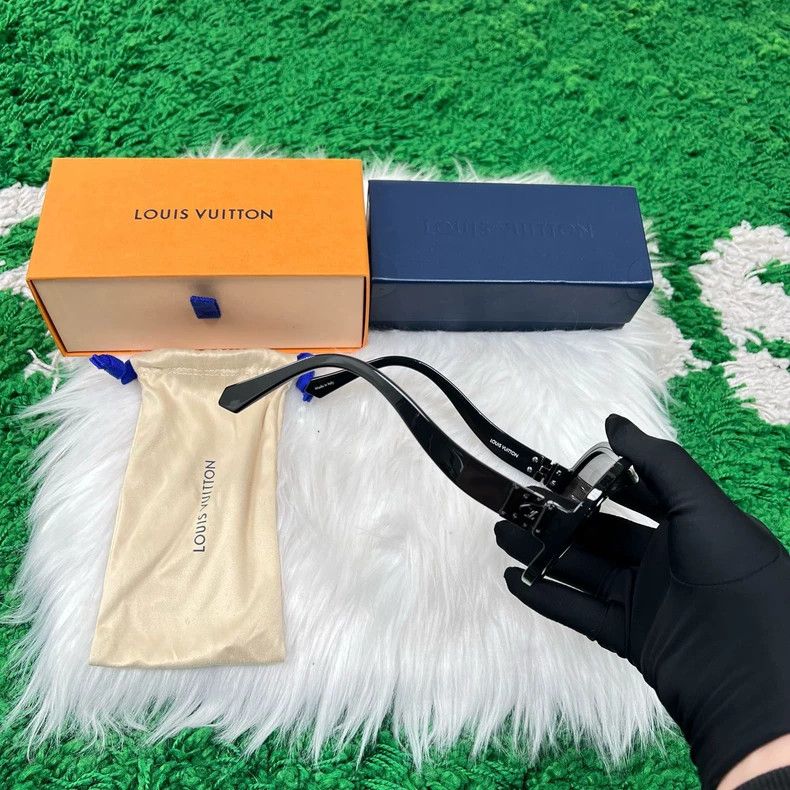 Louis Vuitton Louis Vuitton Pilot Sunglasses with Case-yf Size ONE SIZE - 6 Thumbnail