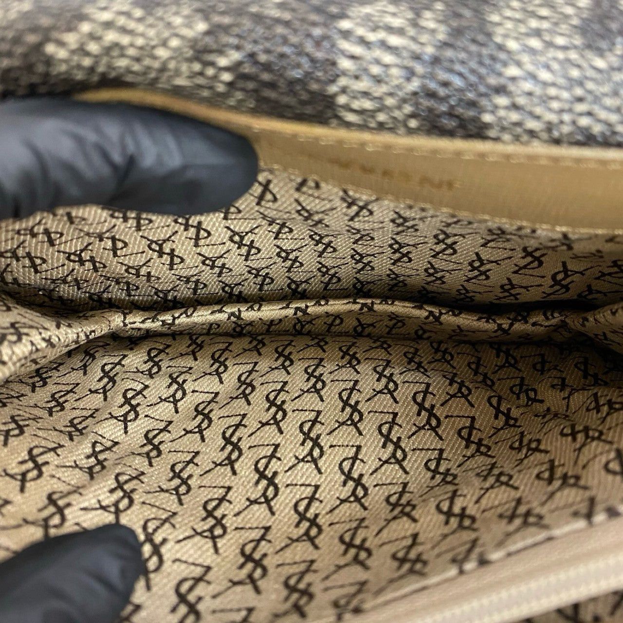 Yves Saint Laurent Yves Saint Laurent Shoulder Bag Neutrals Leather Size ONE SIZE - 10 Thumbnail