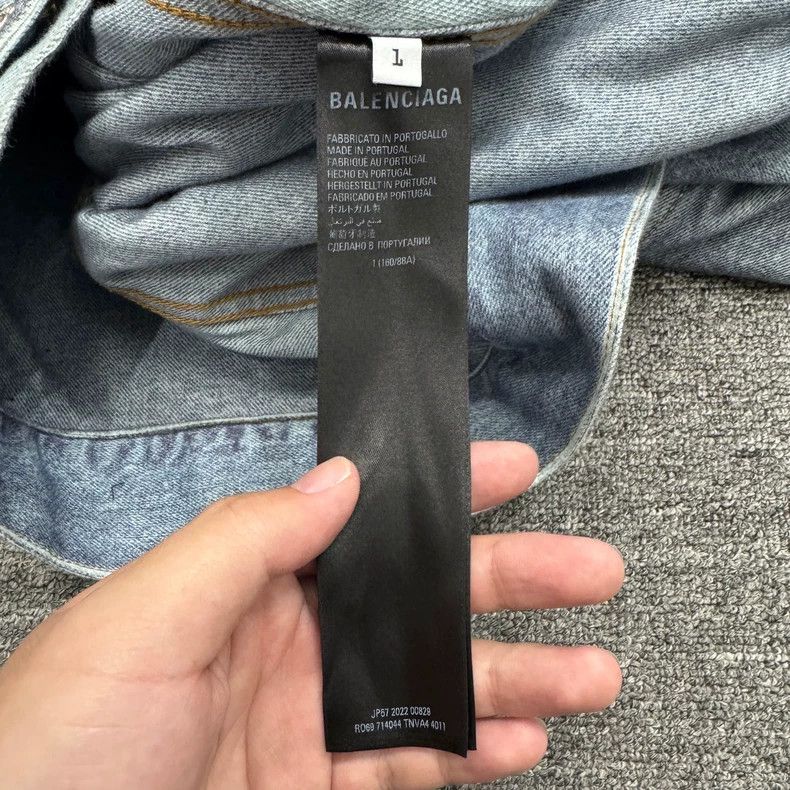 Balenciaga Balenciaga Vintage Distressed Denim Jacket-yf Size US M / EU 48-50 / 2 - 4 Thumbnail