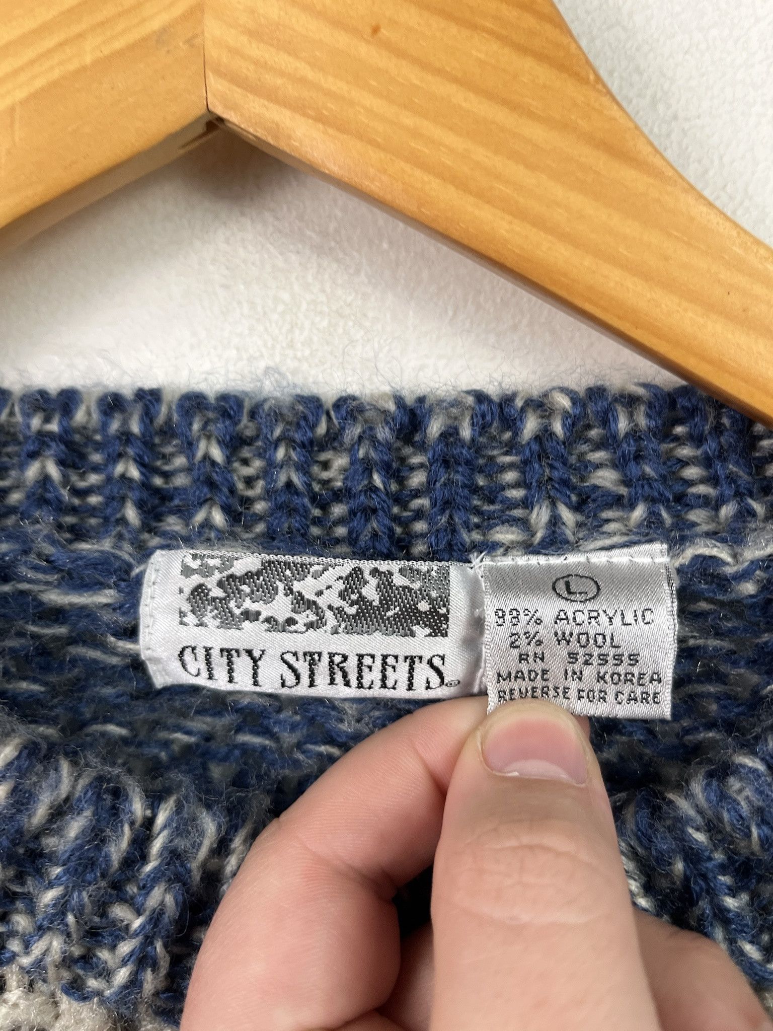 Vintage Vintqge 90s Sweater Acrylic 3D Knit Coodig Style Sweater Size L Size US L / EU 52-54 / 3 - 2 Thumbnail