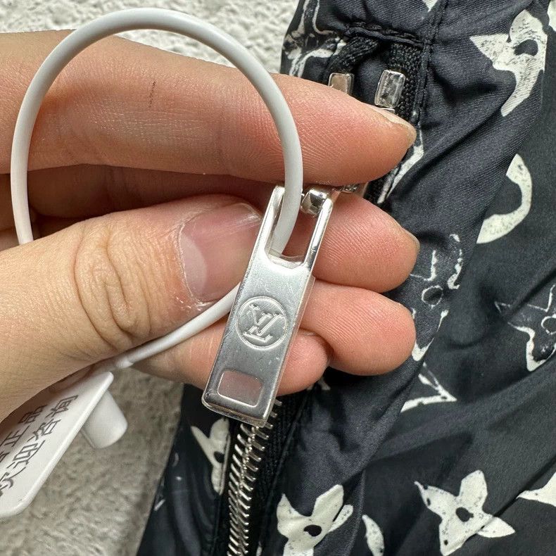 Louis Vuitton Louis Vuitton Black and White Shorts Size US 36 / EU 52 - 5 Thumbnail