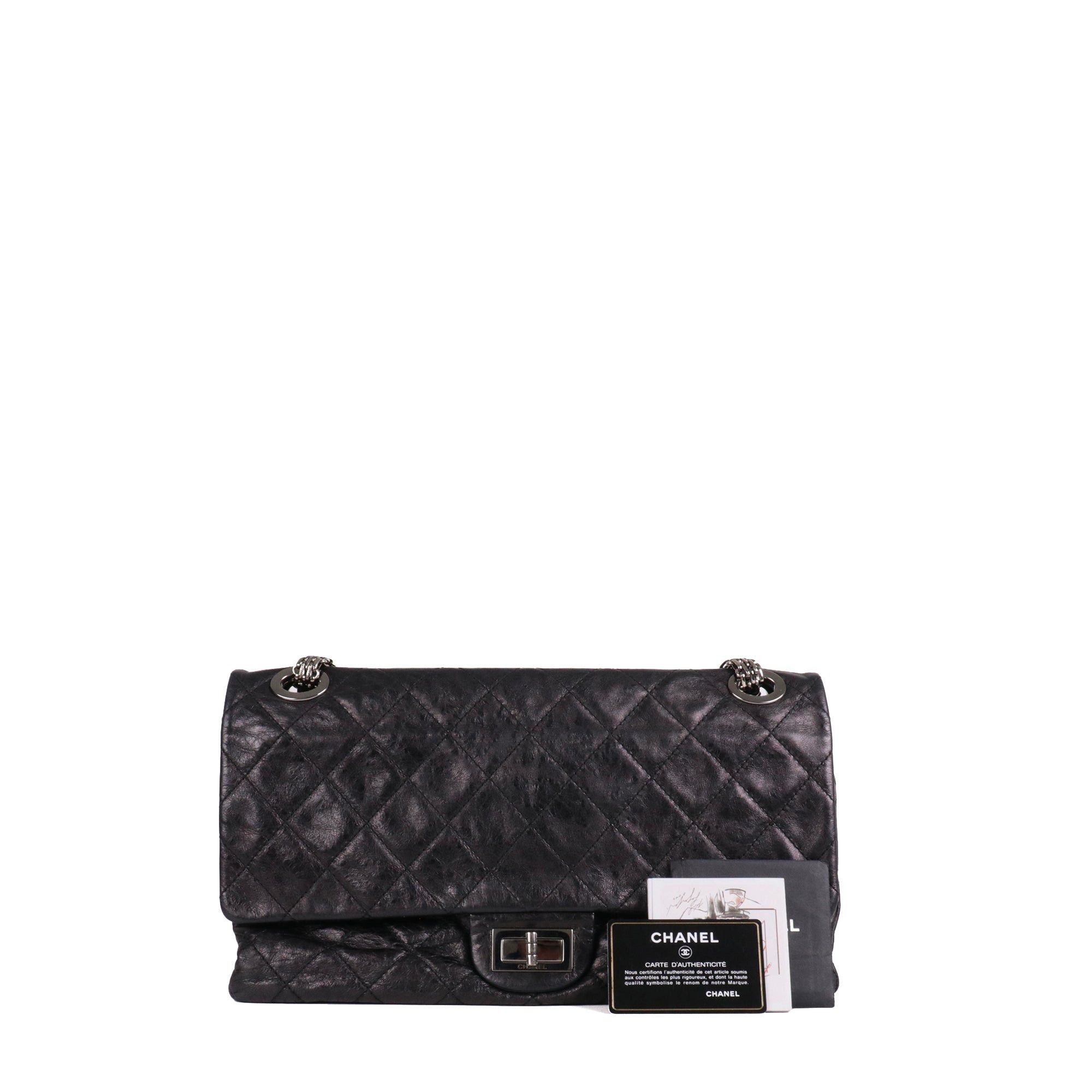 CHANEL - Chanel Maxi 2.55 shoulder bag in black crinkled leather