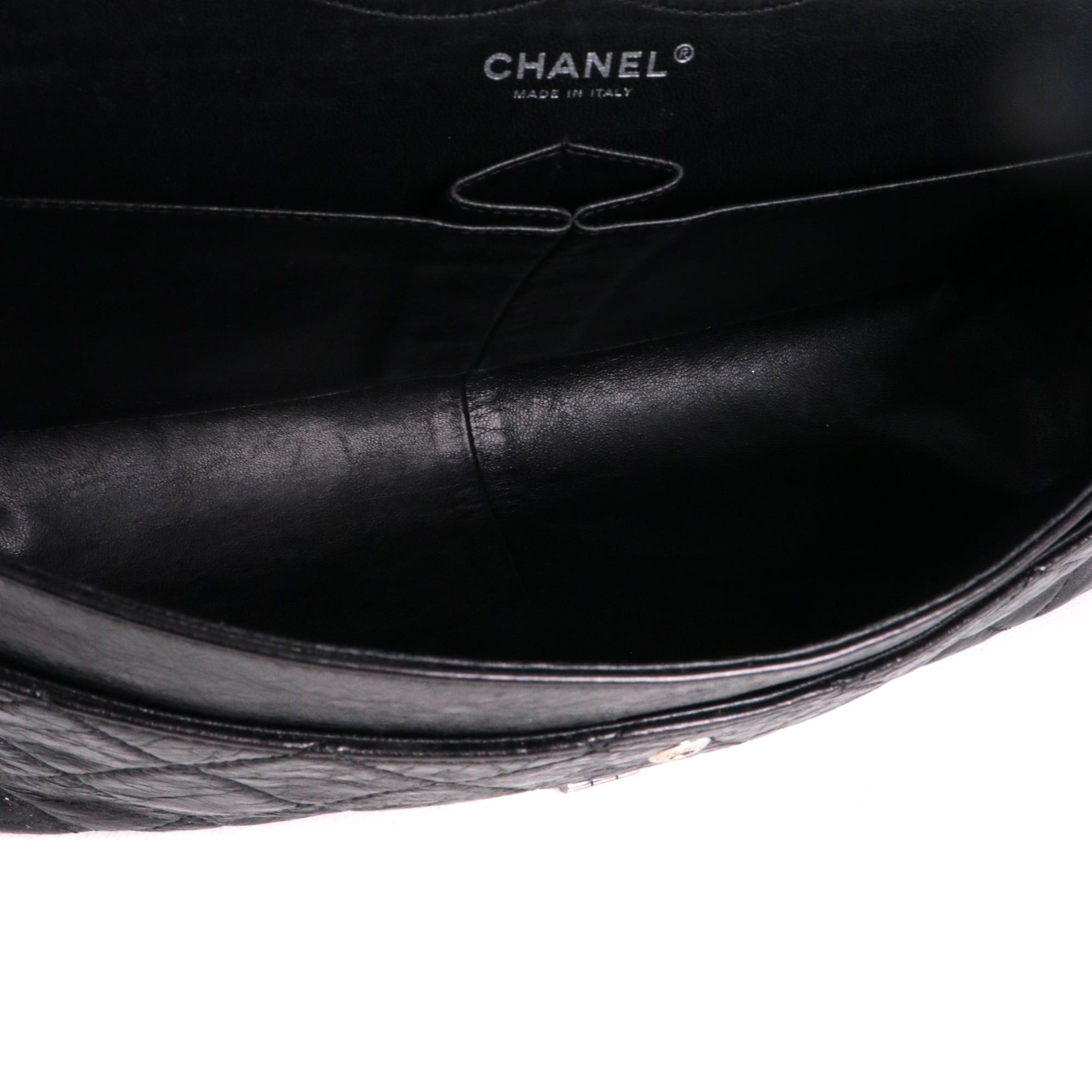 CHANEL - Chanel Maxi 2.55 shoulder bag in black crinkled leather