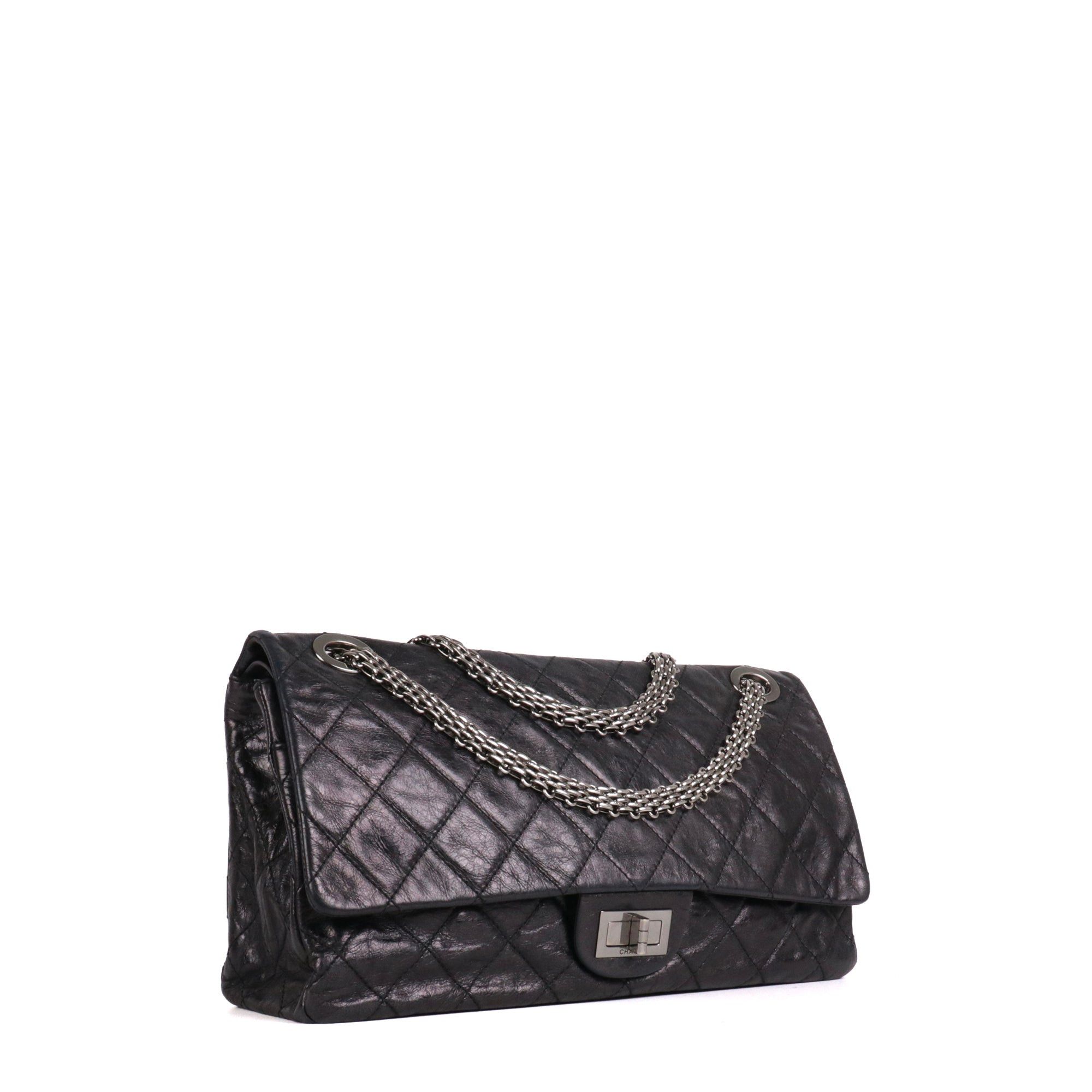 CHANEL - Chanel Maxi 2.55 shoulder bag in black crinkled leather