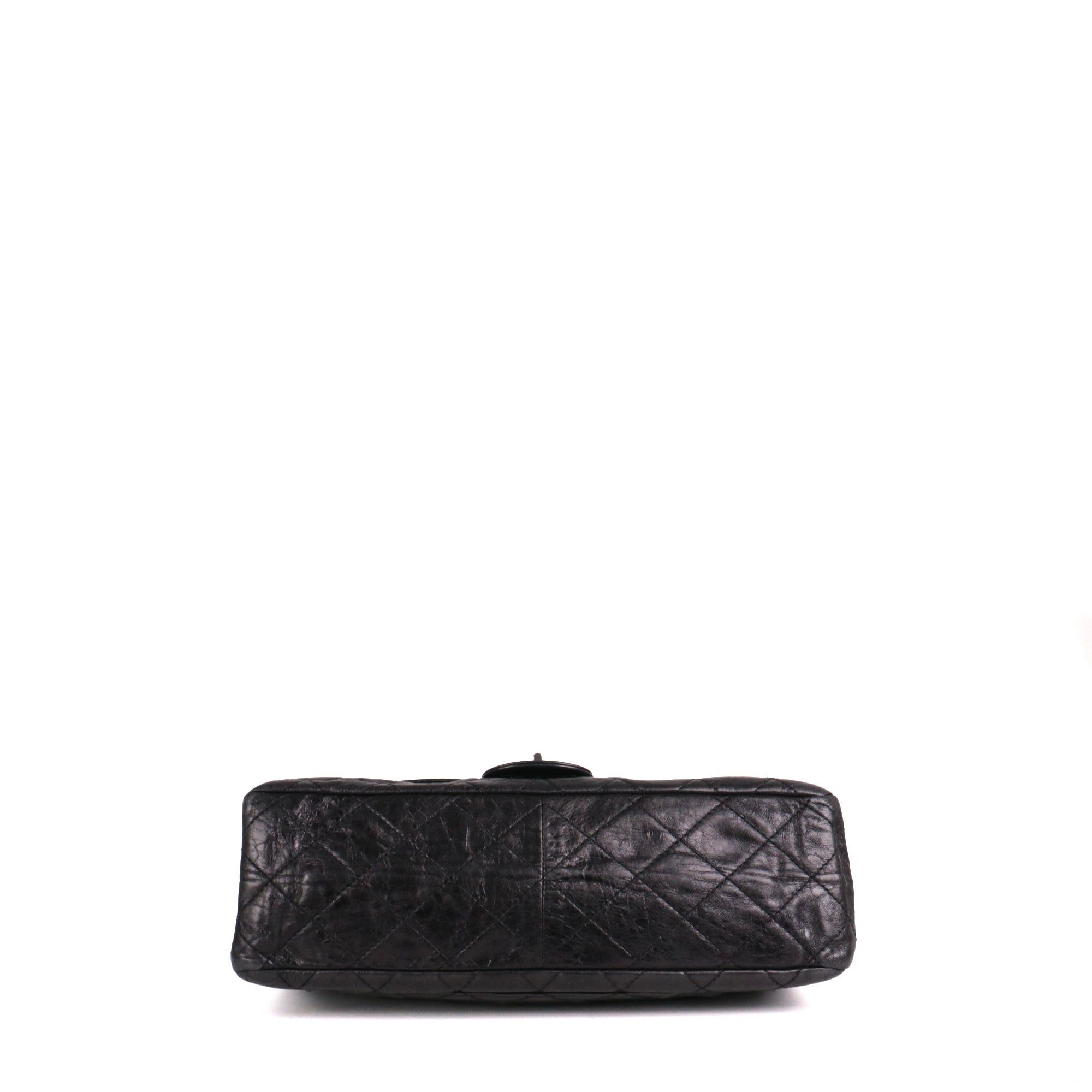 CHANEL - Chanel Maxi 2.55 shoulder bag in black crinkled leather