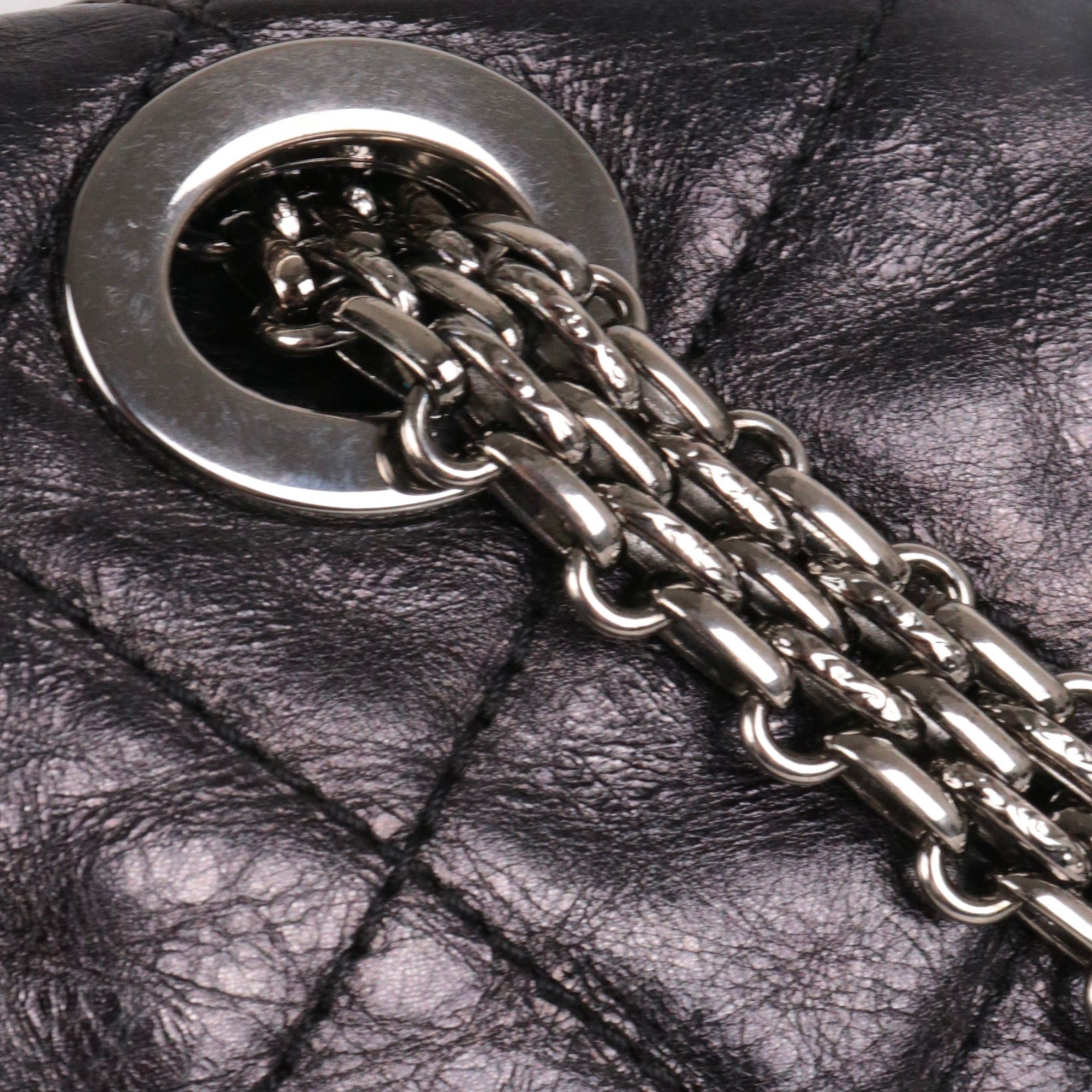 CHANEL - Chanel Maxi 2.55 shoulder bag in black crinkled leather