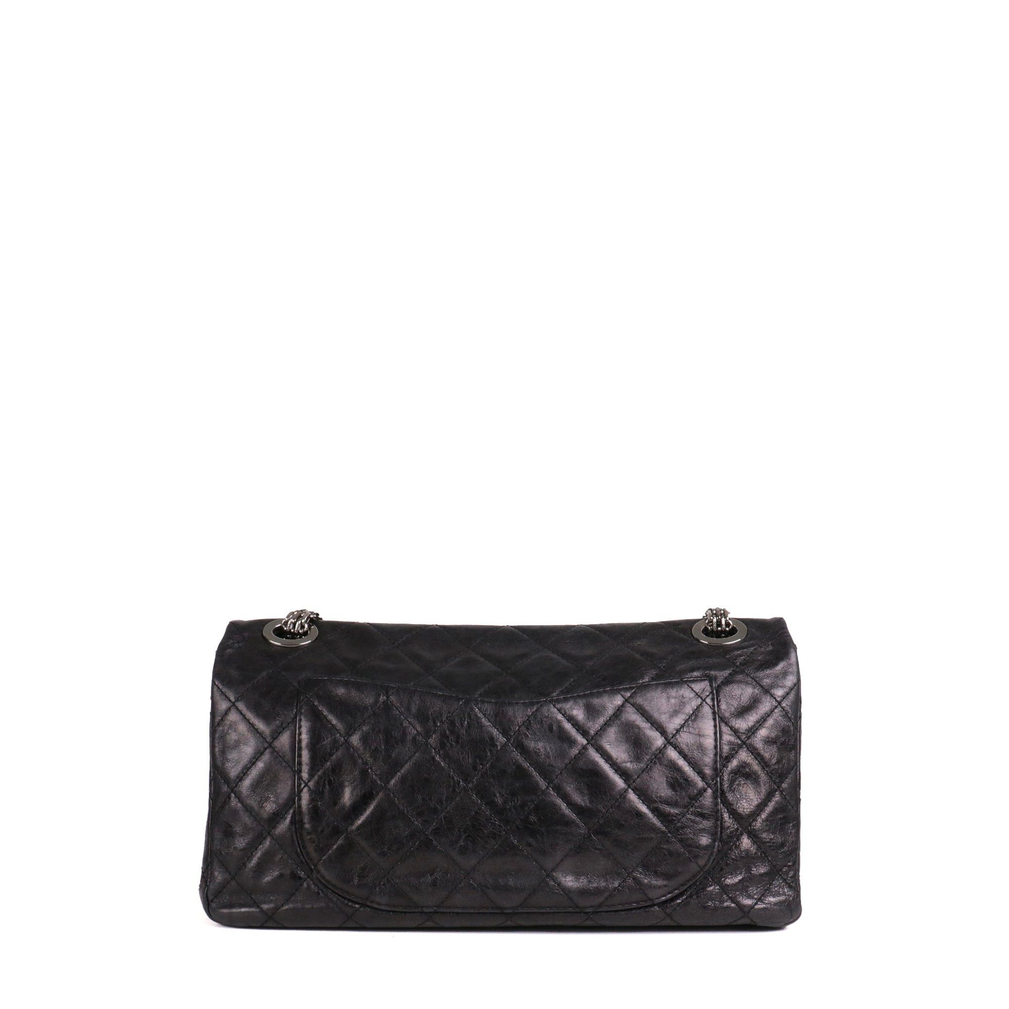 CHANEL - Chanel Maxi 2.55 shoulder bag in black crinkled leather