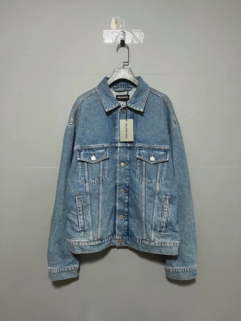 Balenciaga Balenciaga Multi-Language Denim Jacket Size US L / EU 52-54 / 3 - 2 Thumbnail
