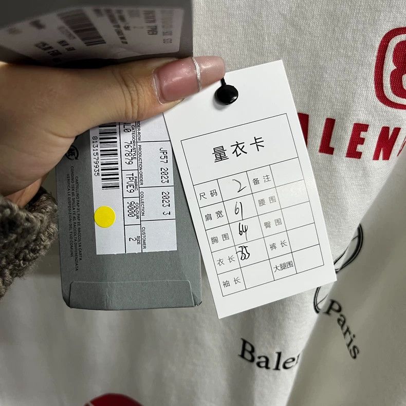 Balenciaga Balenciaga Long Sleeve White Graphic Tee Size US M / EU 48-50 / 2 - 3 Thumbnail