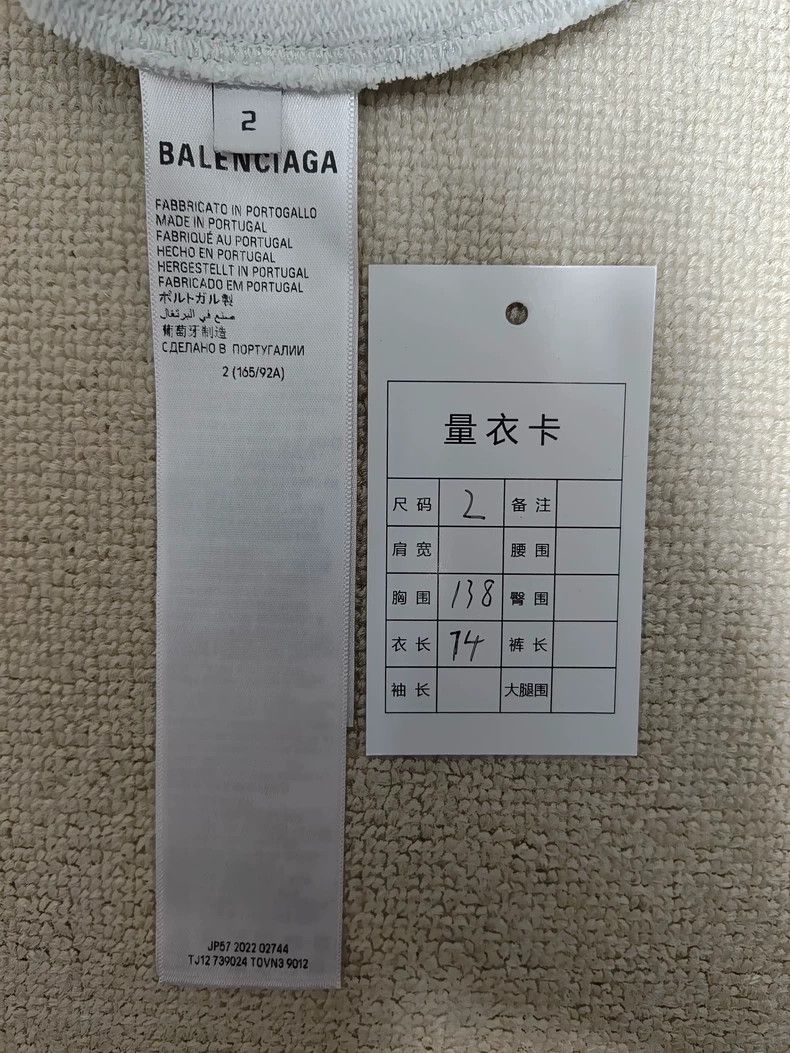 Balenciaga Balenciaga Manchester United Hoodie with Distressed Design Size US M / EU 48-50 / 2 - 5 Thumbnail