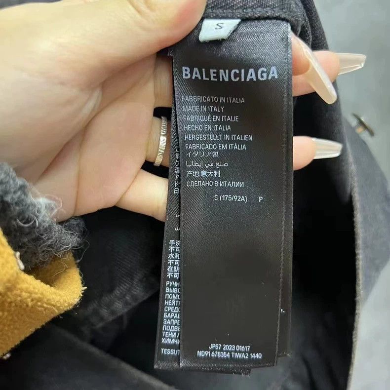 Balenciaga Balenciaga Black Denim Jacket with Graffiti Design Size US S / EU 44-46 / 1 - 3 Thumbnail