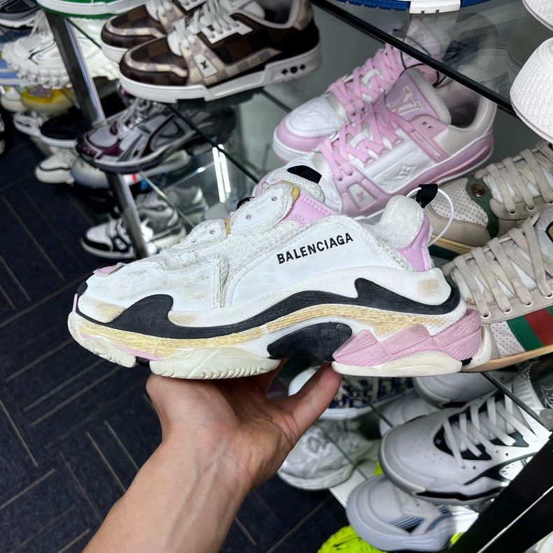 Balenciaga Balenciaga Triple S Sneakers White Pink Size US 10 / EU 43 - 2 Thumbnail