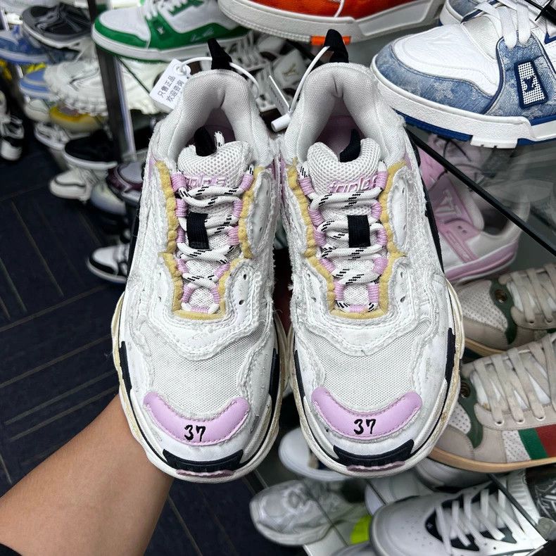 Balenciaga Balenciaga Triple S Sneakers White Pink Size US 10 / EU 43 - 6 Thumbnail
