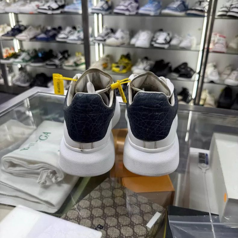 Alexander McQueen Alexander McQueen Leaf Embroidered Sneakers Size 39 Size US 8 / EU 41 - 3 Thumbnail