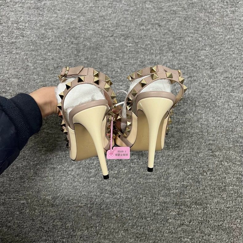 Valentino Valentino Studded Heels Size 37 for Women Size US 8 / IT 38 - 4 Thumbnail