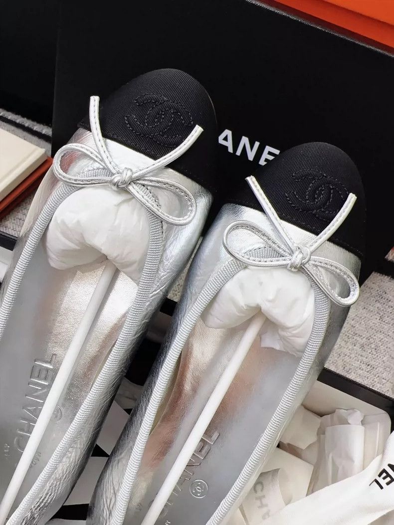 Chanel Chanel Silver and Black Ballet Flats Size US 8 / IT 38 - 2 Thumbnail