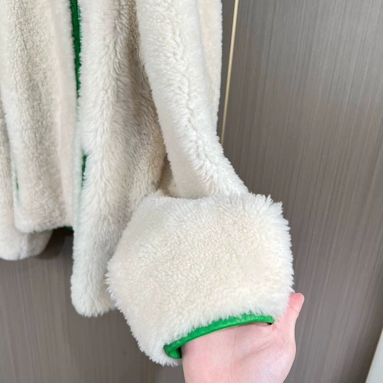 Louis Vuitton Louis Vuitton White Green Fur Jacket Size US L / EU 52-54 / 3 - 3 Thumbnail