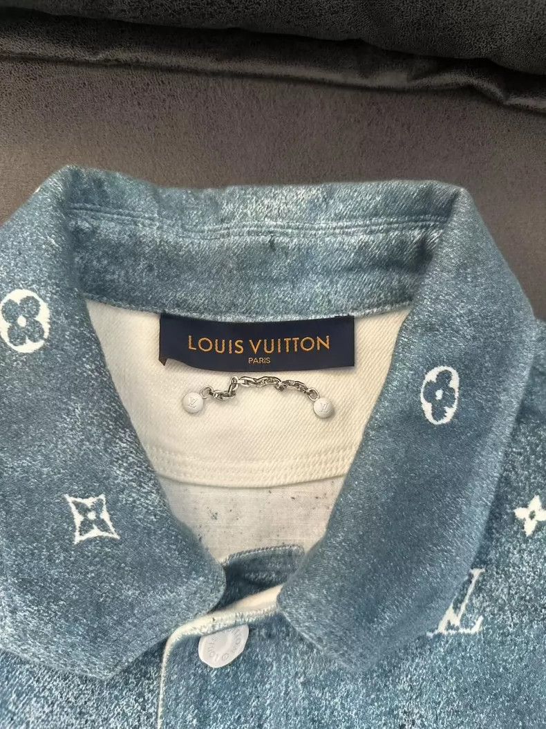 Louis Vuitton Louis Vuitton Ombre Logo Denim Shirt Size US S / EU 44-46 / 1 - 2 Thumbnail