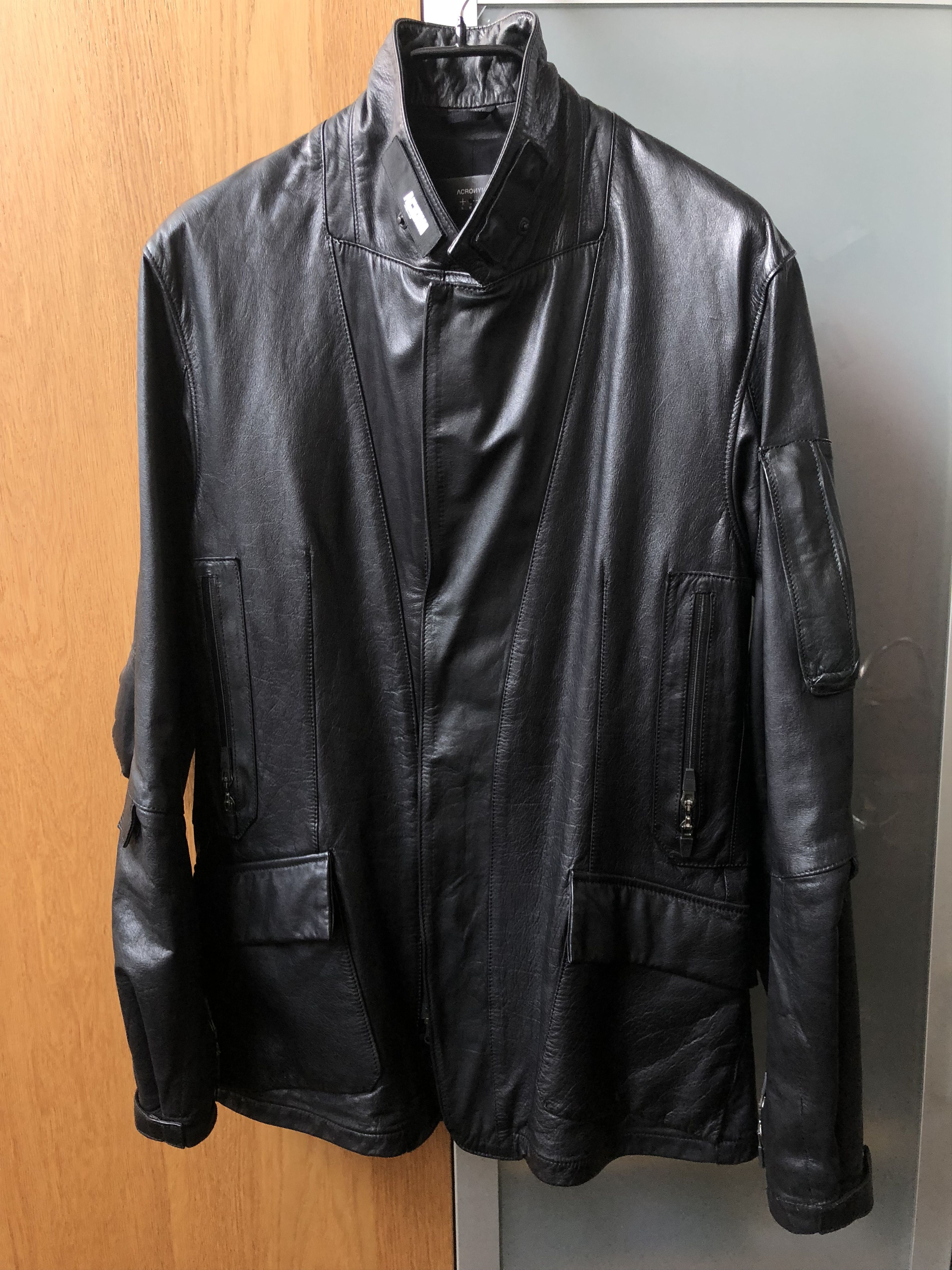 Acronym L-J11 (Size M)
