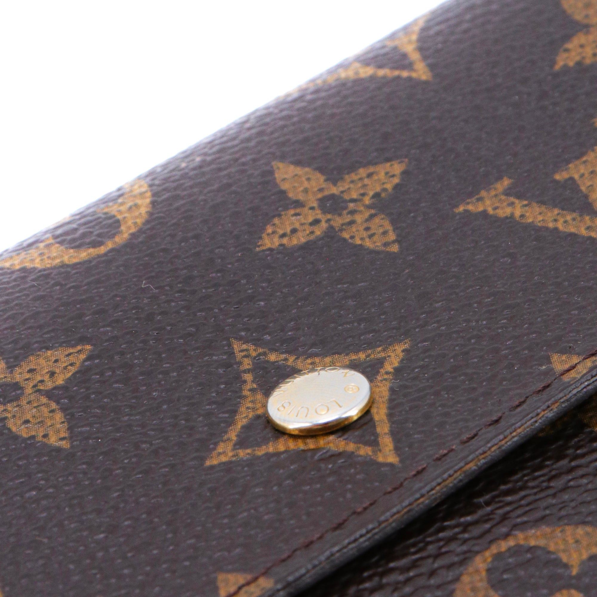 Louis Vuitton LOUIS VUITTON - Louis Vuitton International Wallet in monogrammed canvas Size ONE SIZE - 5 Thumbnail