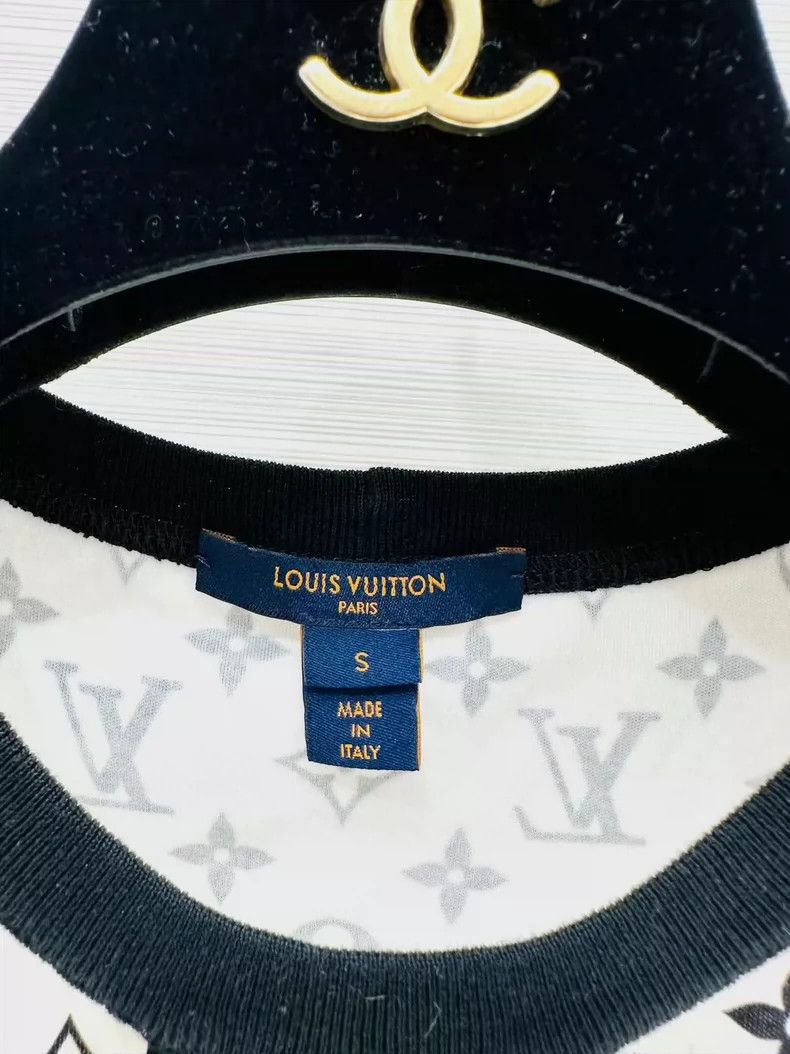 Louis Vuitton Elegant LV Logo Short Sleeve Top Size US S / EU 44-46 / 1 - 2 Thumbnail