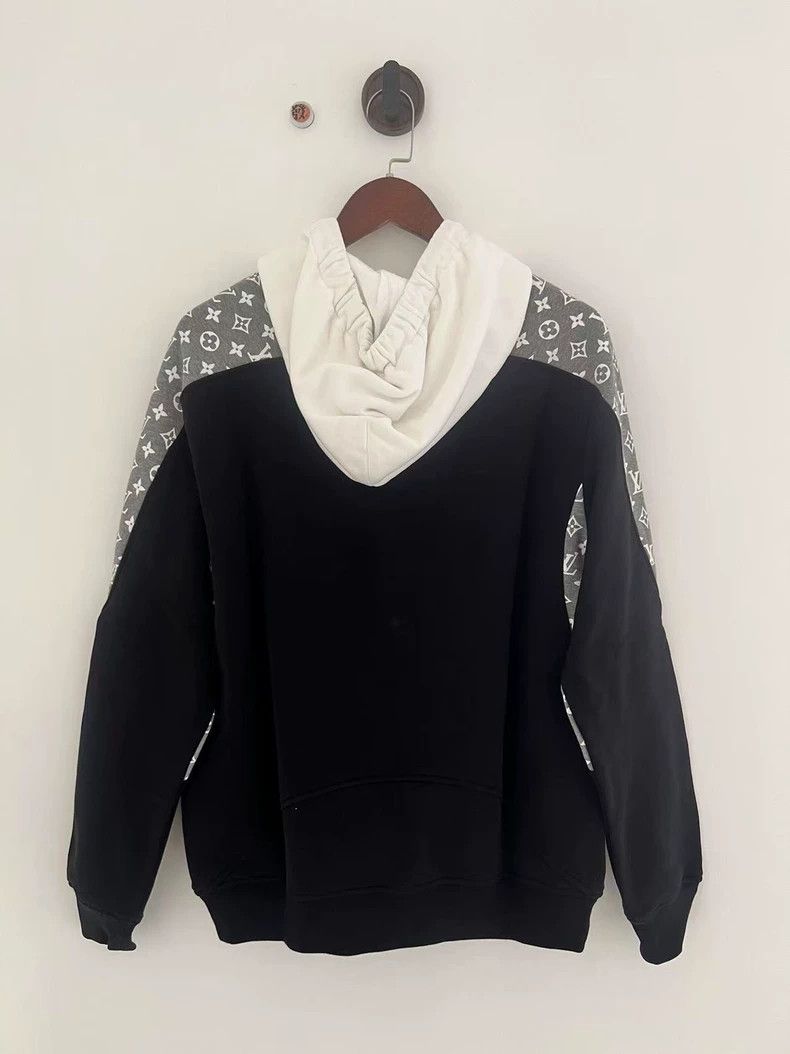 Louis Vuitton Louis Vuitton Black and White Logo Hoodie Size US M / EU 48-50 / 2 - 2 Thumbnail