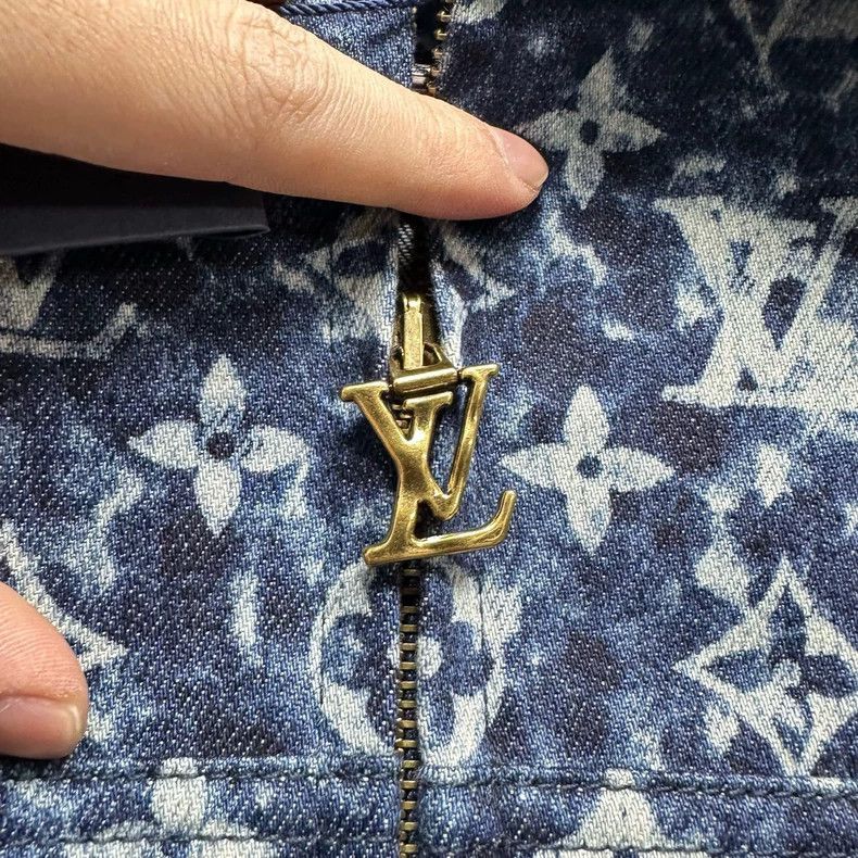 Louis Vuitton Louis Vuitton Denim Jacket with Logo Print Size US M / EU 48-50 / 2 - 5 Thumbnail
