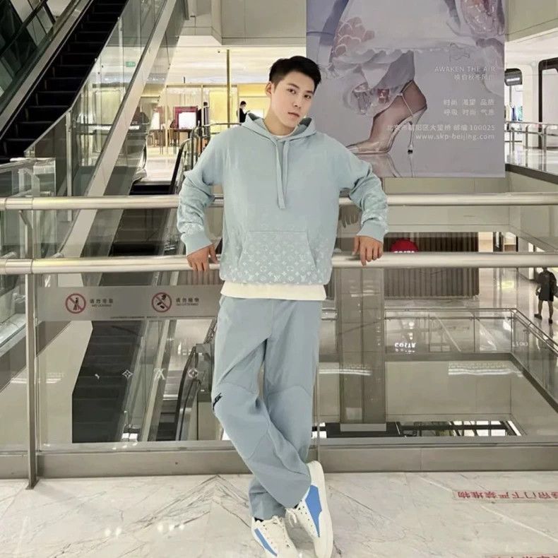 Louis Vuitton Louis Vuitton Ice Blue Logo Hoodie Size US XXL / EU 58 / 5 - 5 Thumbnail