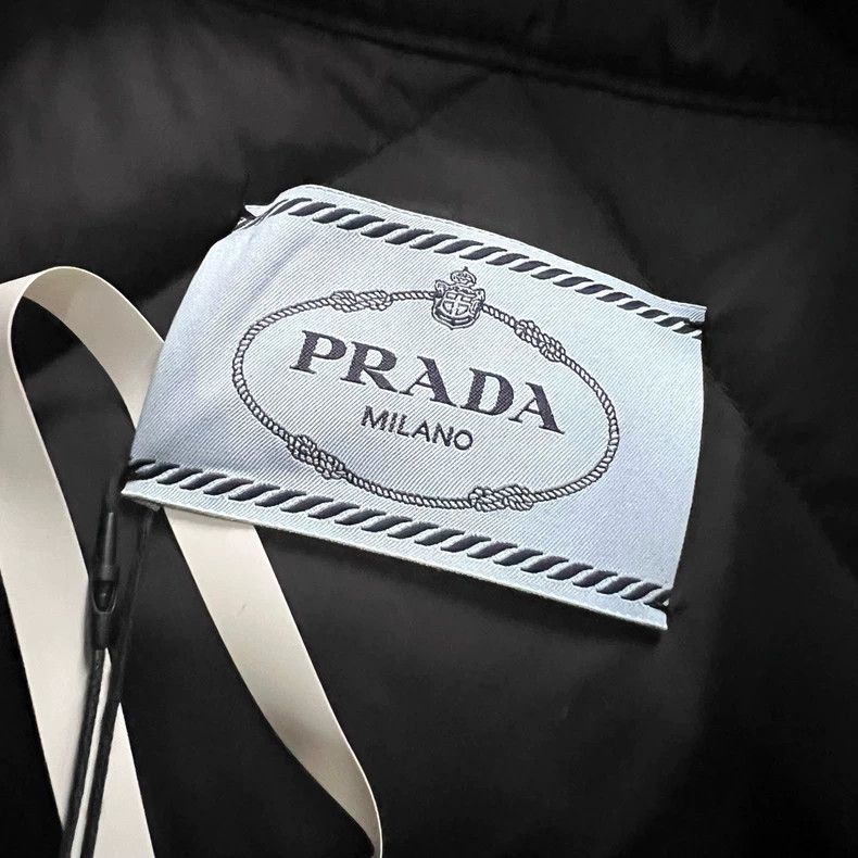 Prada Prada Puffer Jacket with Triangle Logo Size US M / EU 48-50 / 2 - 5 Thumbnail