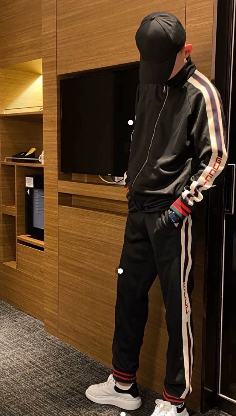 Gucci Gucci Striped Zip Jacket for Men Size US L / EU 52-54 / 3 - 6 Thumbnail