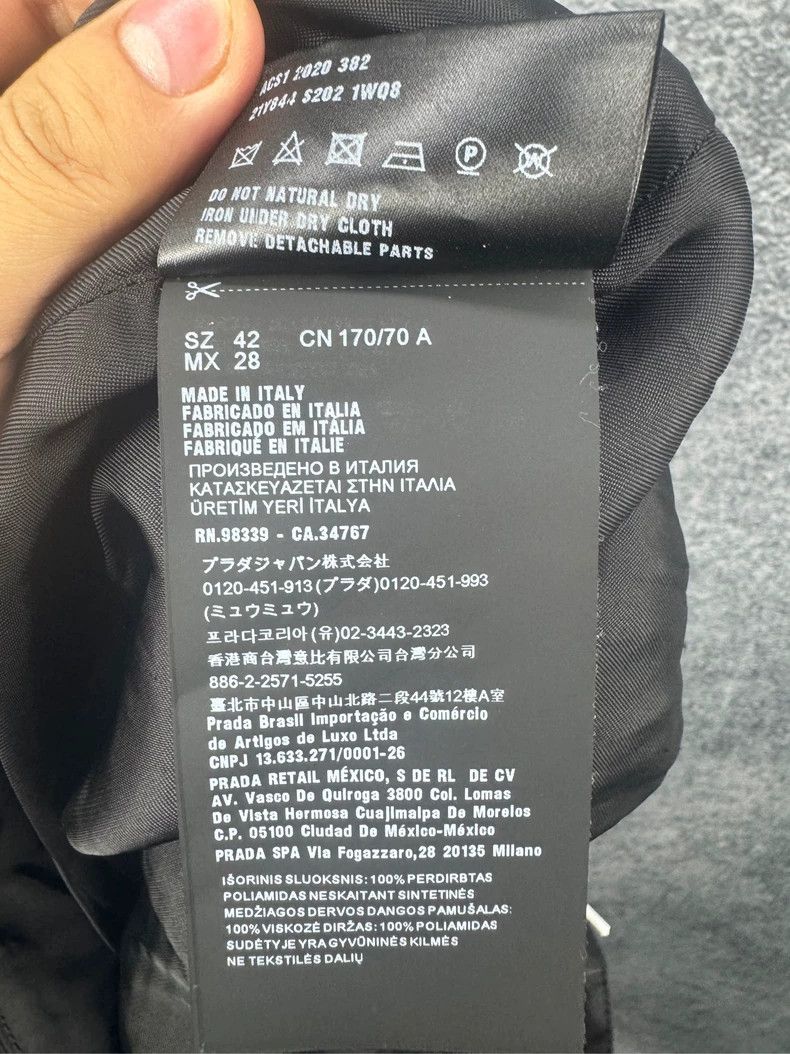 Prada Prada Mid-Length Skirt in Black Color Size US 31 - 8 Thumbnail