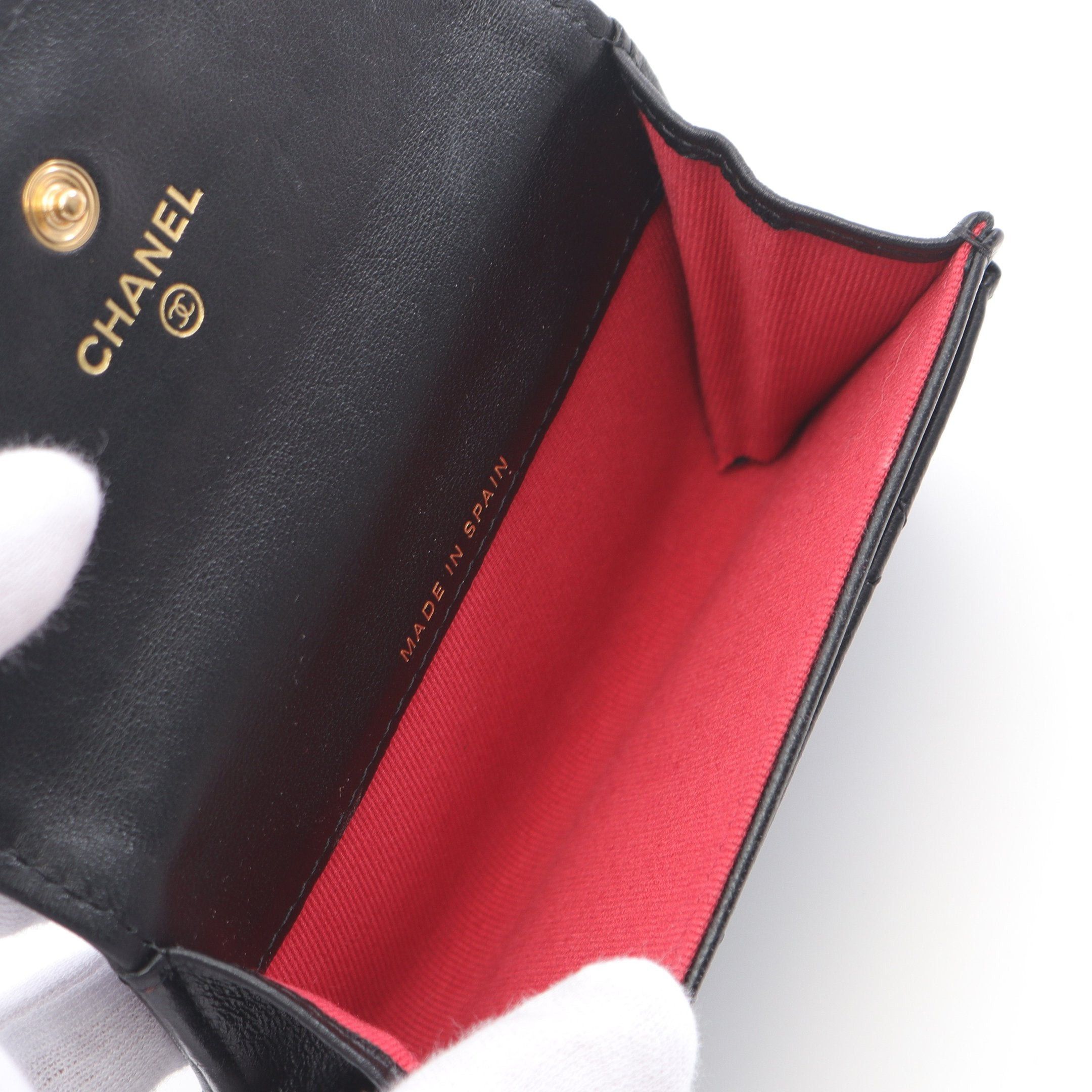 Chanel Chanel Chanel19 Matelasse Card Case Lambskin Black Gold Hardware Size ONE SIZE - 3 Thumbnail