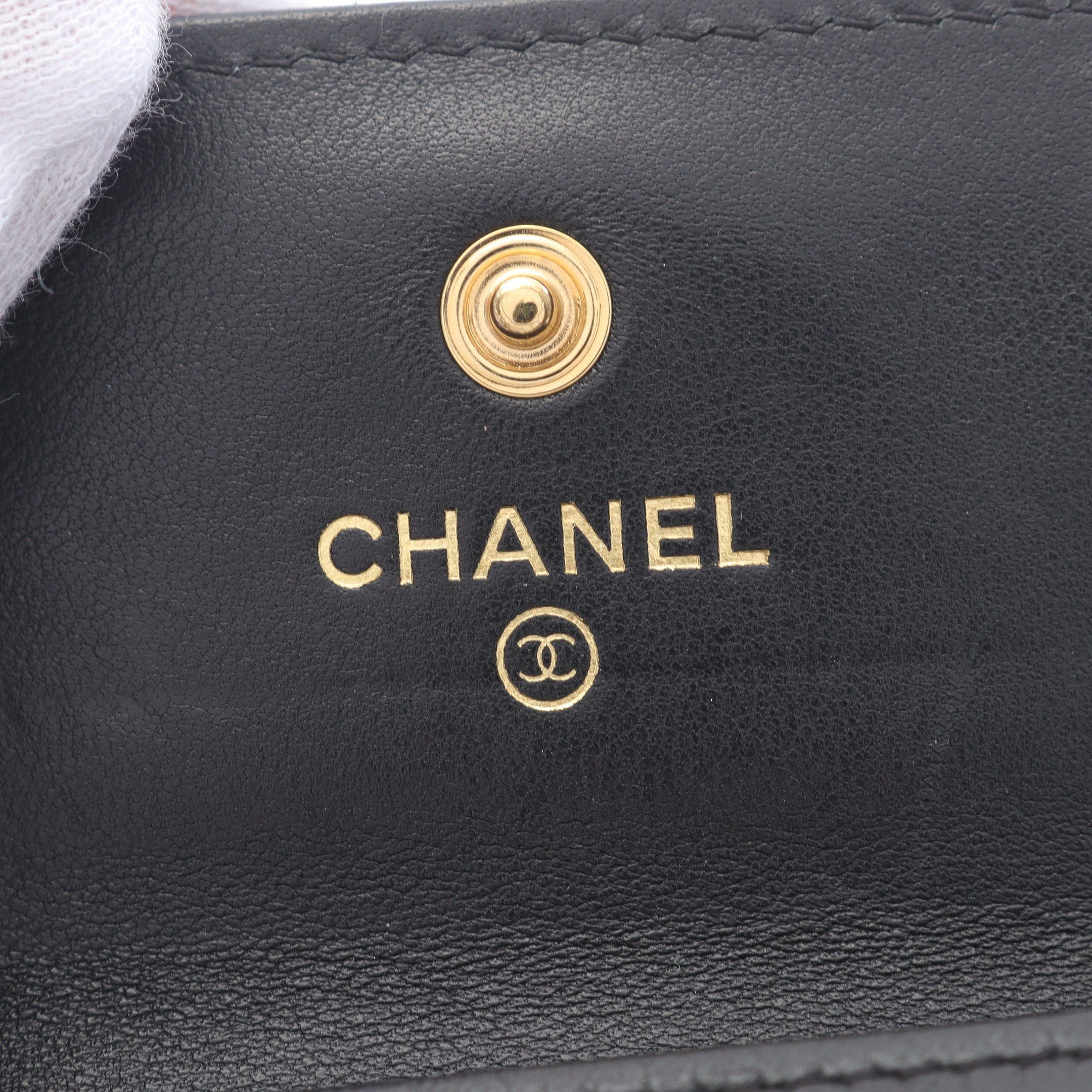 Chanel Chanel Chanel19 Matelasse Card Case Lambskin Black Gold Hardware Size ONE SIZE - 4 Thumbnail