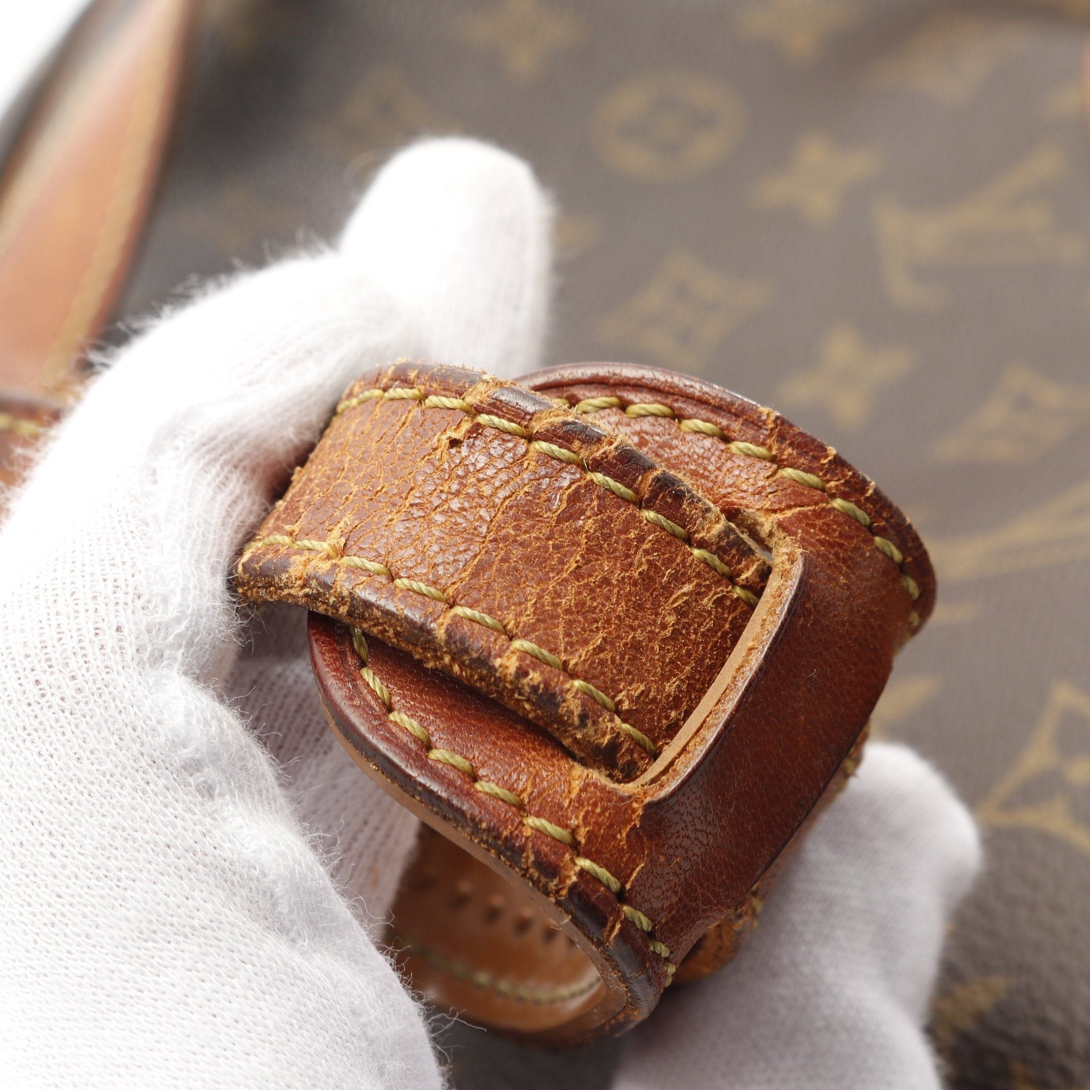 Louis Vuitton Louis Vuitton Saumur 30 Monogram Shoulder Bag Leather Brown Size ONE SIZE - 12 Thumbnail