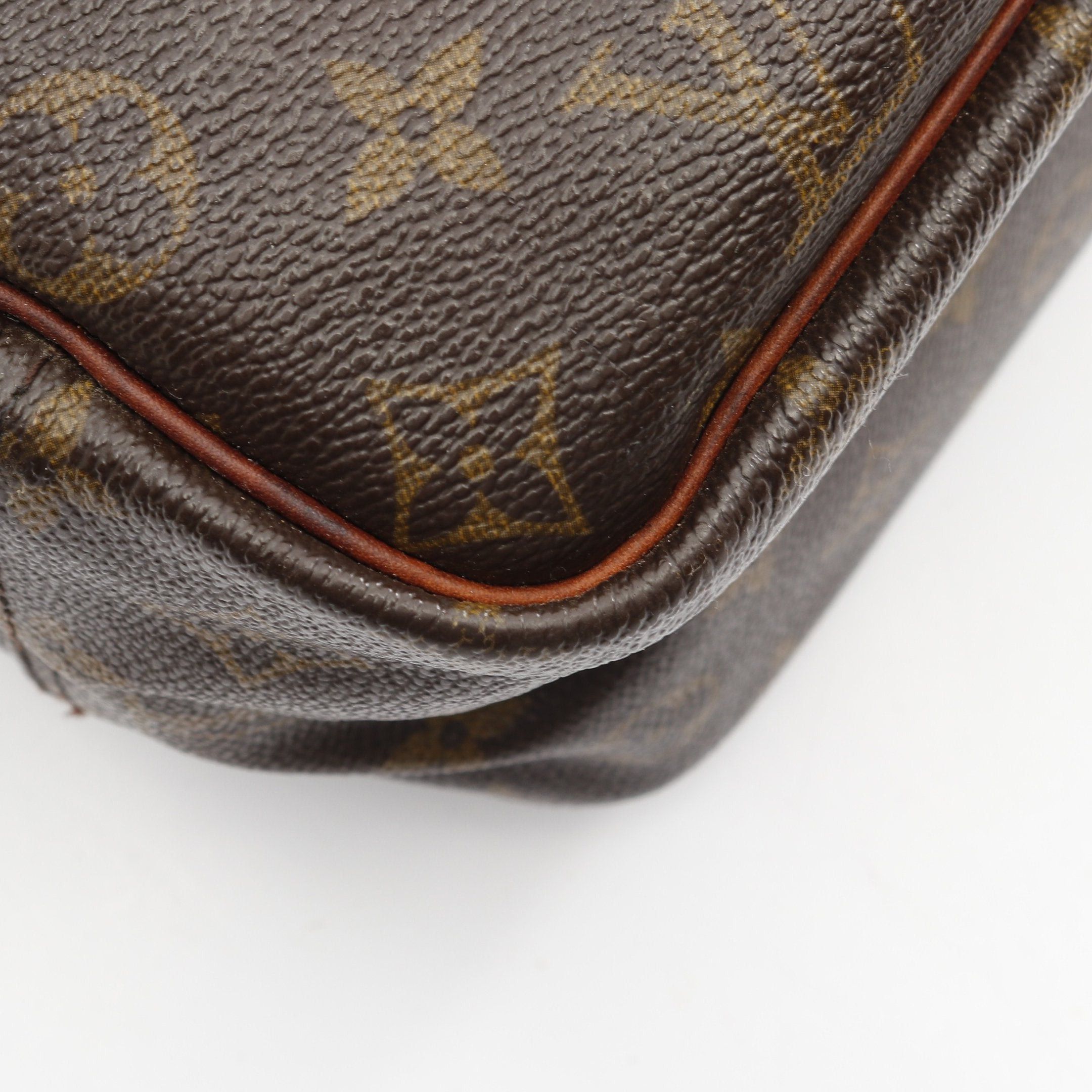 Louis Vuitton Louis Vuitton Deauville Bowling Vanity Monogram Handbag Leather Brown Size ONE SIZE - 9 Thumbnail