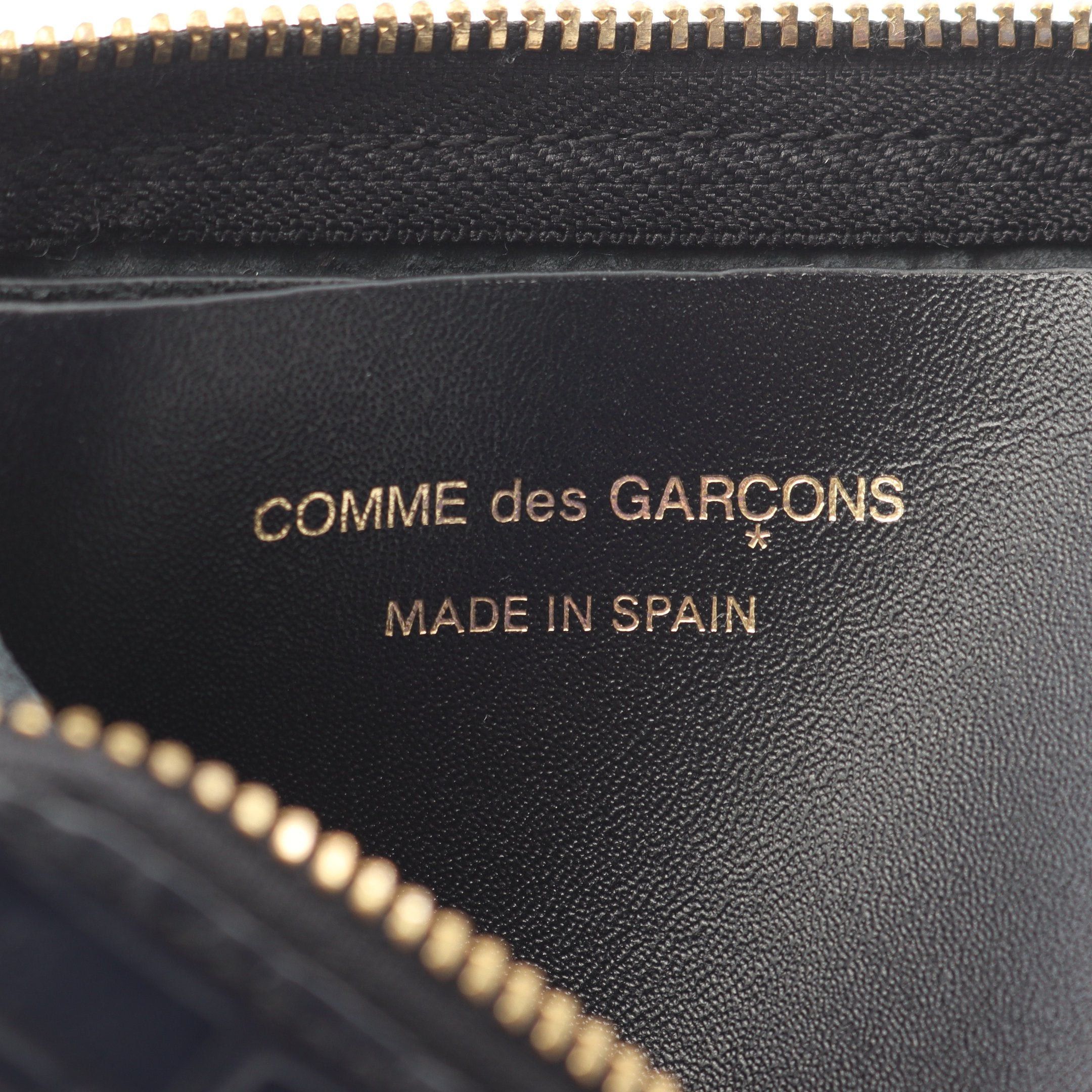 Comme des Garcons Comme Des Garcons Embossed Logotype L-Shaped Zipper Wallet Coin Purse Leather Black Size ONE SIZE - 4 Thumbnail