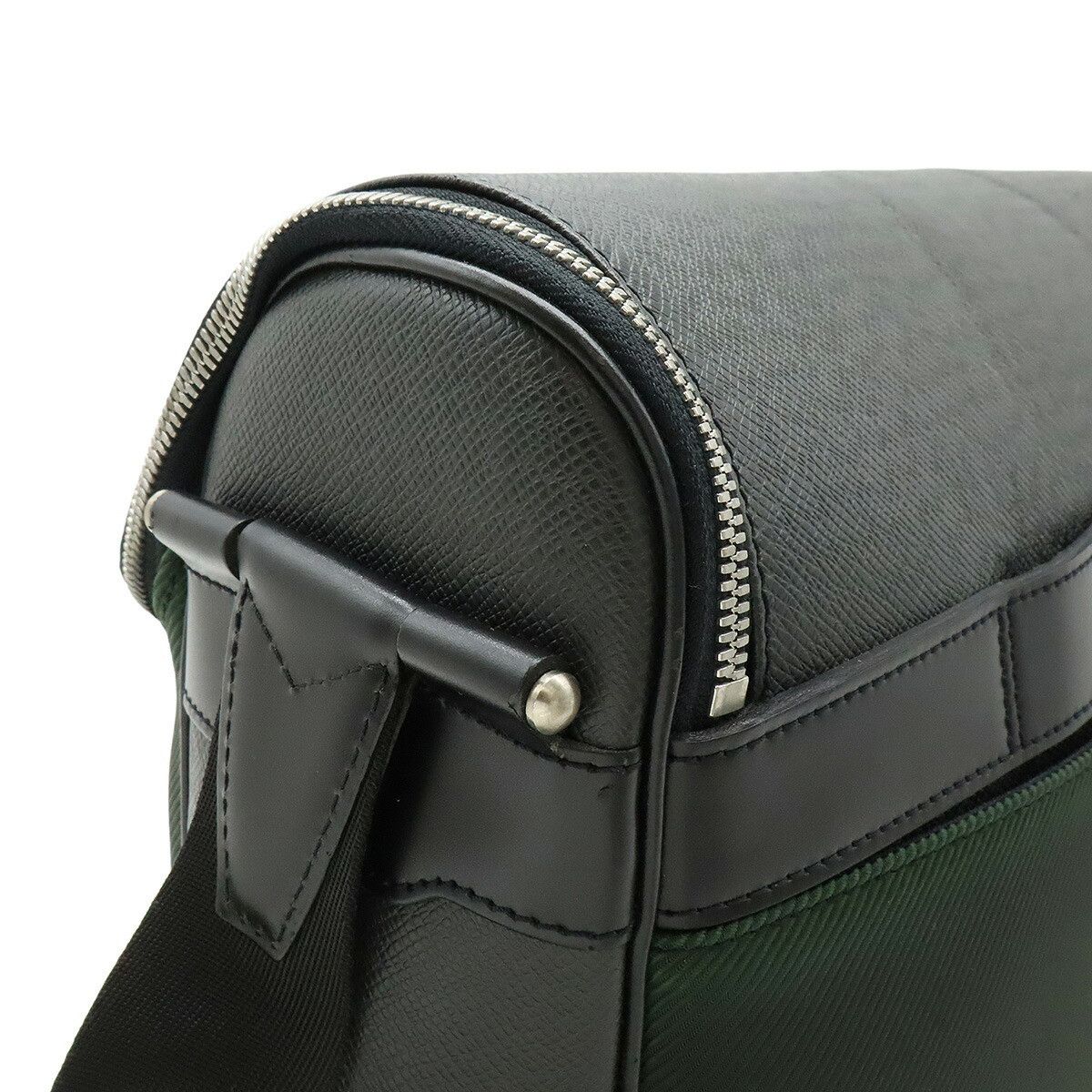 Louis Vuitton Louis Vuitton Louis Vuitton Taiga Taimaire Leather Canvas Shoulder Bag Leather Shoulder Bag M30862 Size ONE SIZE - 4 Thumbnail