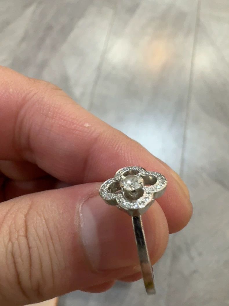 Louis Vuitton Louis Vuitton Four Leaf Clover Diamond Ring Size ONE SIZE - 6 Thumbnail