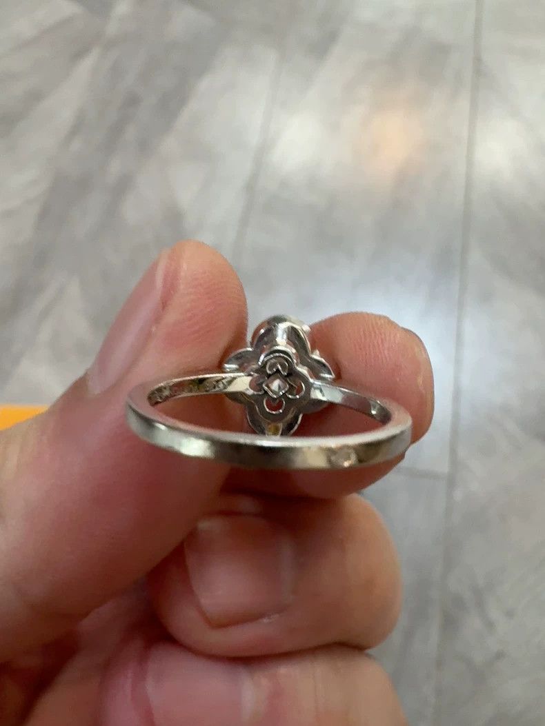 Louis Vuitton Louis Vuitton Four Leaf Clover Diamond Ring Size ONE SIZE - 4 Thumbnail