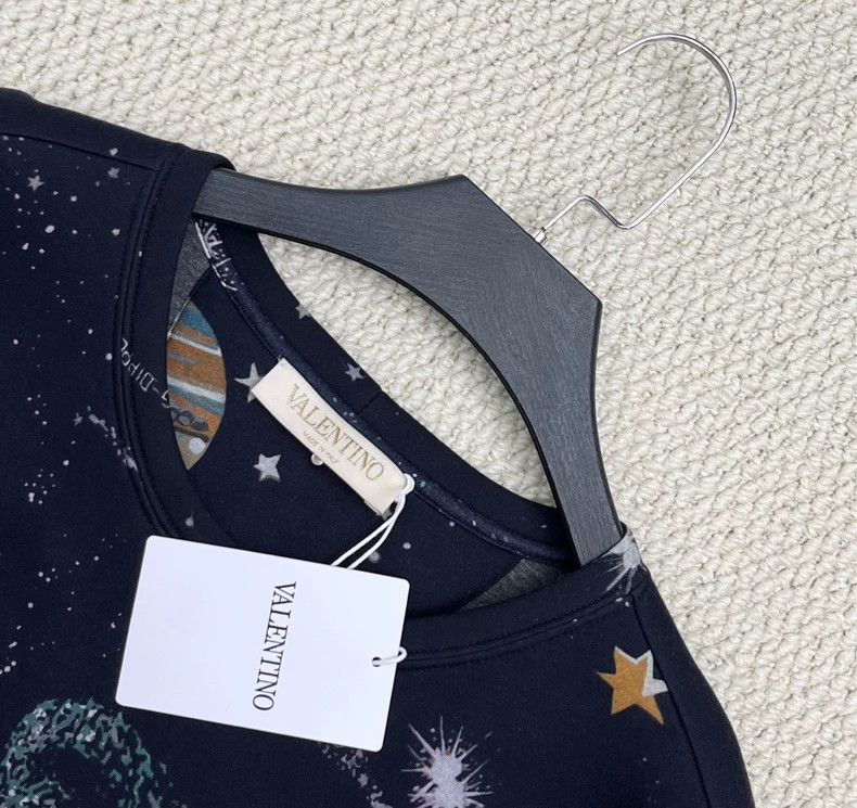 Valentino Valentino Galaxy Print Sweatshirt-yf Size US L / EU 52-54 / 3 - 3 Thumbnail
